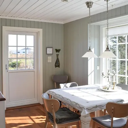 Cozy In With Kitchen Casa vacanze Bakkasund