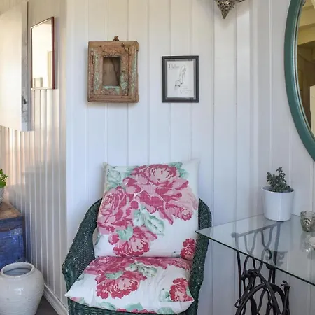 Casa vacanze Cozy In With Kitchen